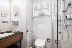 Standardzimmer- Badezimmer